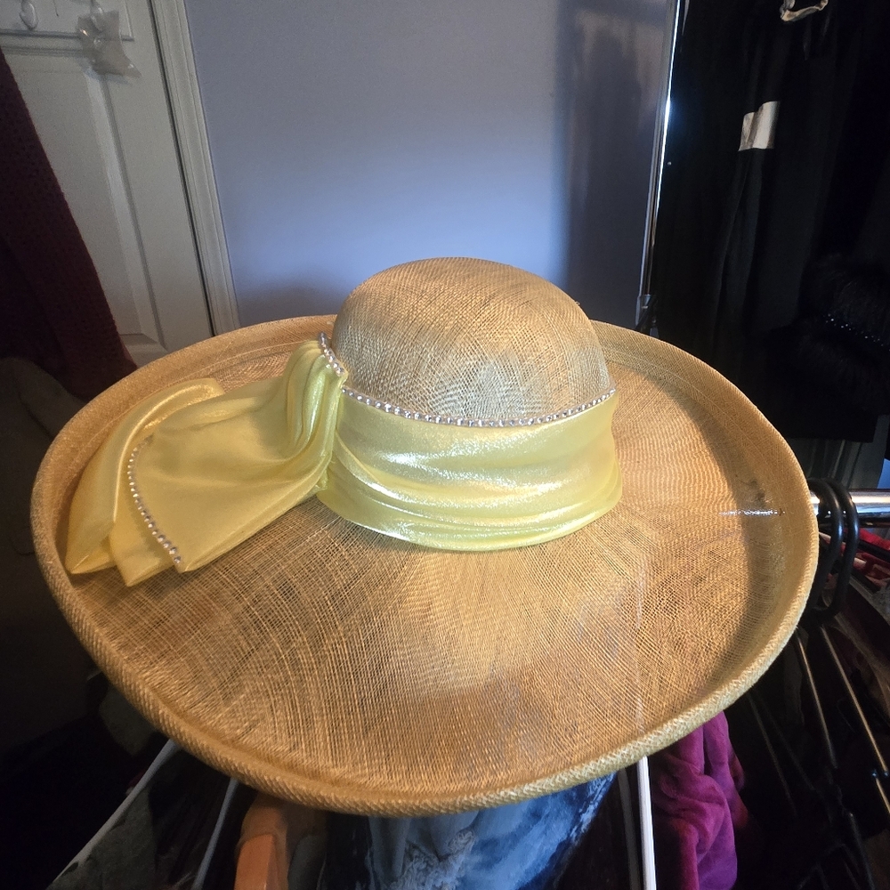 Wide rim Derby Hat